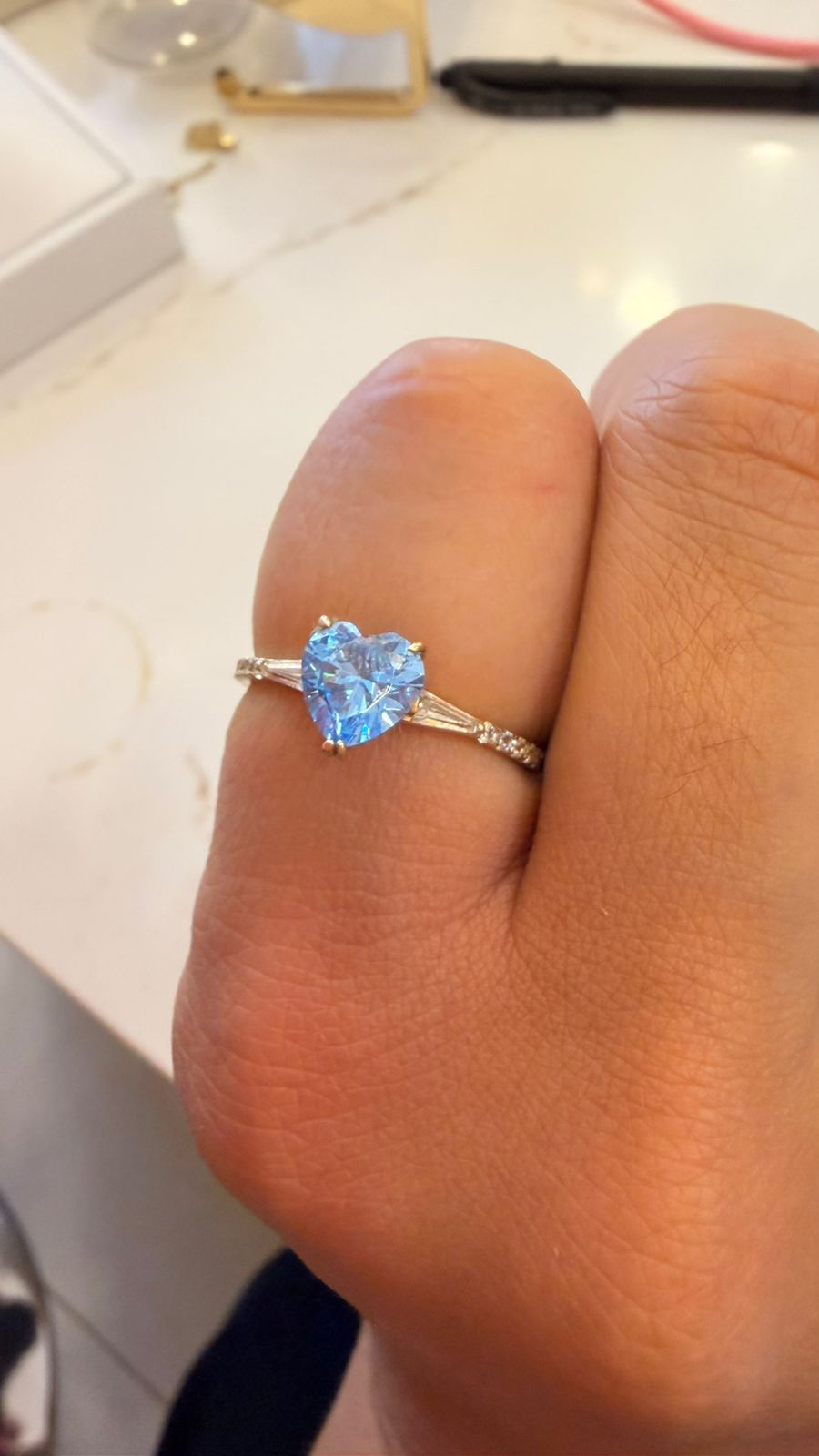 ANILLO ZIRCON CORAZON CELESTE 10K 1.8GR